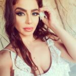 Dolly Shaheen Instagram - Hola mis amores #يا_حبيبتي_يا_امي #الملكة #دولي_شاهين #دوللي #دولي #دوللي_شاهين #ننه_هو #افراح_و_زينة #حكاية_بنت #الحاجة_داعيالك #queen #dollyshahine #dolly #ninna_hoo #afrahwzina #hekayet_bent