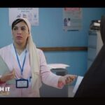 Donia Samy Instagram - ٥٠ج ايه اللي كتير على الكشف ! ده دكتور سمير يا جماعة 🤷🏻‍♀️ #الفت #بالطو #دنيا_سامي @watchit