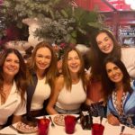 Dora Mazzone Instagram - ¿Díganme si no es una belleza de encuentro? ❤️❤️❤️ Cada vez que podemos tenemos la dicha de encontrarnos, de conversar, de “ponernos al día” y sobre todo de COMPARTIR… son tantos los cuentos 😂😂😂😂 Fue un día que fuimos a almorzara para celebrar el cumple de nuestra querida Marianto, y allí estaba nuestra querida @soylilibethmorillo … Una verdadera #constelaciondeestrellas ✨✨✨✨ Y las que faltan… 😄😃😁 ¡Feliz viernes de cuerpo sabio gente hermosa! #viernes #alegria #amistad