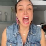 Dora Mazzone Instagram - Abro debate: ¿Qué sentido tiene levantarse a las 5:00 am? 😫😫😫😫😫😫 Vean todo el video y después responden por favor…. Un poco de broma para antes de dormir 😴 La voz del comediante venezolano @elgeorgeharris Sigueme en #TlKT0K para más entretenimiento y diversión… te espero por allá 👉 📲 Buenas noches gente linda! Que tengan dulces sueños y descanso reparador… hasta mañana 😘🌙💤😴 #sonrieantesdedormir #parati #humor #doramazzone #loquesomos