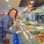 Dora Mazzone Instagram - ¿Quieres almorzar delicioso y a buen precio? ¿Estás cansado de comer siempre lo mismo? 😅🥹 Panadería Paris, en el Centro Comercial Plaza Prado te va a encantar. Ofrecen almuerzo del día y bebida de cortesía *por tan solo 7$*. 🥗🧆🍝🥘🍲 Podrás escoger entre distintos platos caseros, elaborados con frescos ingredientes y acompañarlos con nuestro exquisito pan artesanal. Nos vemos en Panadería Paris 😉 @panparis