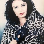 Dora Mazzone Instagram - Fotos aleatorias del paso del tiempo…. 📸 1) La primera foto profesional que me hicieron para montarla en un marco en los pasillos de @rctv 2) Imagen para la película Disparen a Matar (tenía 20 años y venía del bullying colegial: cara de ricotta 😂… ahora me río) 3) Otra imagen para la película Disparen a Matar… fue l época en que conocí al galán Jean Carlo Simancas. 4) Segunda sesión de fotos profesional con @billycassfilm 5) Sesión de fotos hiperprofesuonal con uno de los mejores @danielmachadophoto 6) y 7) Las dos últimas fotos maravillosas y diferentes a lo que me había hecho son de @andersondiazs Feliz jueves de #tbt Definitivamente “recordar es vivir” #doramazzone