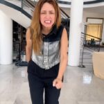 Dora Mazzone Instagram - Cuando estás sola en la casa… 🏠 Ya limpiaste, ya te pusiste al día y te queda todo el sábado… ¿Que haces? 😂😂😂💃🏻💃🏻💃🏻💃🏻 Ensayando mis pasos prohibidos con mis zapatos favoritos de @bynice33oficial #adidassamba #salsa #sabado