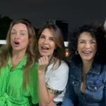 Dora Mazzone Instagram - En la ultima foto estamos casi normales… 😂😂😂😂 Nada mejor que disfrutar entre amigos de una noche de copas, anécdotas, salsa de salchicha siciliana, antología teatral y un tiktok! #diversidad #pluralidad #versatilidad ¿Qué les parece este grupete?