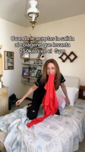 Dora Mazzone Instagram - Esto me pasa por andar inventando… 😂😂😂😂 ¿Les ha pasado? Las leo 👇 #elqueentendiòEntendiò Un poco de broma para antes de dormir 😴 Inspirada en el comediante español @sencillocons2 Feliz noche mi gente hermosa que tengan dulces sueños y descanso reparador… hasta mañana! 😴😘💤🌙 #humor #sonrieantesdedormir #doramazzone #colageno #fyp