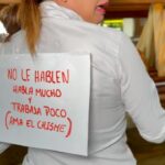 Dora Mazzone Instagram - Mis compañeros me aman 🙃 ¿Por qué tengo la sospecha de que algo está pasando y yo no sé? 🤔 ¿Ustedes saben algo? 🧐 El que calla es cómplice. Cuéntenme 👇🏼 @pancumbres