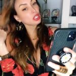 Dora Mazzone Instagram - Cuando no estudias teatro 🎭 pasa esto… 😂😂😂😂😂😴 Un poco de broma para antes de dormir 😴 #soyactriz #humor #hayqueEstudiar Sígueme en #TlKT0k para más humor y ocurrencias .. te espero por allá 👉 📱 Buenas noches 🌙 que tengas@dulces sueños y descanso reparador! Hasta mañana 🌙😴💤😘 #sonrieantesdedormir #parati #ríetecondoramazzone