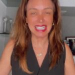 Dora Mazzone Instagram - ¡En Vivo! 👩🏼‍🎓 Comparto con uds la buena noticia de que ya tengo Asesor y posible Tutor para hacer mi Tesis de grado!! ✍️📃📚 Estamos en la selección del tema de la Tesis y la próxima semana estaremos decidiendo cuál será el tema definitivo! 👩🏼‍🎓 Gracias mi querido @mariosudano por esta aventura que apenas comienza… ¿Para dónde es yo voy? 😂😂😂 Gracias a uds por acompañarnos! @fhyeucv @artes_ucv @ucvzla