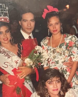 Dora Mazzone Instagram - Momentos aleatorios de #tbt 📸 

1.- Una Semana Santa en Puerto La Cruz 🛥️ 

2.- Otra Semana Santa por Los Caracas con el que era el amor de mi vida 😍 

3.- Otra Semana Santa en Margarita en donde Jean Carlo fue jurado

4.- Otra Semana Santa donde me tocó trabajar en Rctv con Iván Tamayo

5.- Aquí no fue Semana Santa pero tuve ueportarme como una Santa para no caer en las tentaciones del guapísimo Gay Ecker

6.- Recuerdan esta maravilla de actor? Amado por todos?

7.- En una Navidad junto con lo más hermoso de la vida @graziellamazzone 

8.- En un día de la madre ❤️ con lo más hermoso de la vida!

9.- Una foto de no hace mucho.. con lo más hermoso de la vida 

Feliz jueves de #tbt ❤️❤️❤️

#tbt❤️ #juevesdevueltaAtraseneltiempo #parati #fyp #semanasanta