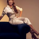 Dora Mazzone Instagram - NEW PICS..✨✨ 📸 #cámaraacción Me gusta cuando estoy en mi elemento! Me gusta cuando puedo jugar a transformarme en personajes que ya habitan en mí desde que hago teatro 🎭 cine 🎬 y televisión 📺… Y cuando consigo un excelente profesional de la fotografía que logra captar esencias y emociones… la combinación es perfecta! Debemos renovar book de fotos cada cierto tiempo.. más que “por no perder vigencia” creo que por ir viendo mi propia evolución.. cuando hayan pasado los años! Uno quiere verse bonito siempre… o con gracia.. depende del caso y la época 😁😄 A este fotógrafo me lo presentó @danielespinozamanager .. resulta que ya le había hecho unas buenas fotos a otros compañeros y me encantó! Ojo artístico, tacto, delicadeza, pasión.. descubre en cada quien, su esencia y la explota! @luigipatti es su nombre. Lo recomiendo! Lo demás está en las fotos! Cuál te gustò más? Vestuario: @melissabambusi Maquillaje: @luisitomakeup Estilismo: @radames_sosa Producción: @ainoafotopro @eparonell Manager: @danielespinozamanager