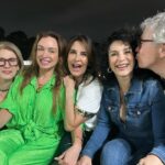 Dora Mazzone Instagram - En la ultima foto estamos casi normales… 😂😂😂😂 Nada mejor que disfrutar entre amigos de una noche de copas, anécdotas, salsa de salchicha siciliana, antología teatral y un tiktok! #diversidad #pluralidad #versatilidad ¿Qué les parece este grupete?