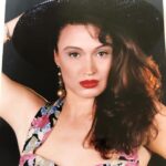 Dora Mazzone Instagram - Fotos aleatorias del paso del tiempo…. 📸 1) La primera foto profesional que me hicieron para montarla en un marco en los pasillos de @rctv 2) Imagen para la película Disparen a Matar (tenía 20 años y venía del bullying colegial: cara de ricotta 😂… ahora me río) 3) Otra imagen para la película Disparen a Matar… fue l época en que conocí al galán Jean Carlo Simancas. 4) Segunda sesión de fotos profesional con @billycassfilm 5) Sesión de fotos hiperprofesuonal con uno de los mejores @danielmachadophoto 6) y 7) Las dos últimas fotos maravillosas y diferentes a lo que me había hecho son de @andersondiazs Feliz jueves de #tbt Definitivamente “recordar es vivir” #doramazzone