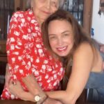 Dora Mazzone Instagram - A mi mamá yo la celebro TODOS LOS DÍAS…. ♥️ Ella es mi ejemplo, ella es mi refugio, mi paz… y el amor más grande e inexplicable que pueda existir…. Soy afortunada porque aún la tengo conmigo y le pido a Dios todos los días de mi vida que la colme de Salud y Bendiciones para poder disfrutarla y agradecerle por TODO… ♥️ Feliz día de las Madres a Todas mis queridas seguidoras! A las que son madres de muchos, a los que son madres de uno, a las que adoptan , a las que crían… a las que aman profundamente desde el amor maternal…. “Cuando se tiene un hijo, se tiene al hijo de la Casa y al de la calle entera (…)” Andres Eloy Blanco #diadelamadre #mayo #teamo #luisa #teamo