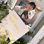 Doyoung Instagram - 저의 청춘과 청춘 속 가득한 포말들을 응원해 준 분들께 다시 한번 감사합니다. 청춘의 포말은 영원히 음악으로 가득 차게 여러분 곁에 있을 거예요. 반딧불이는 여름밤이 오면 더 반짝이기에 반짝임을 맘껏 즐겨주세요.