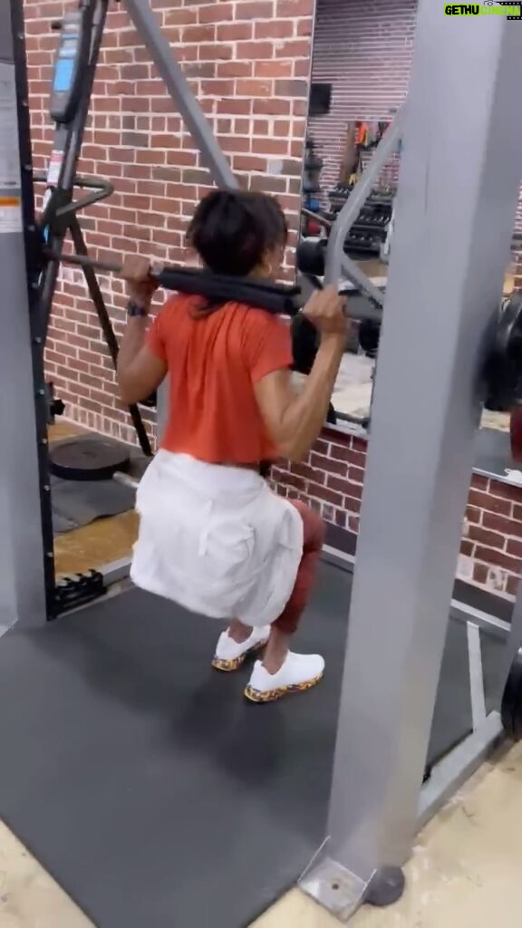 Dr. Jackie Walters Berry Instagram - Feels good to be working out again. 🙌🏽 #drjackie #bravo #married2med #marriedtomedicine #workoutmotivation #motivation