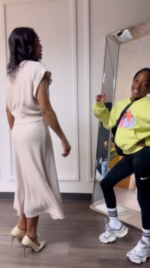 Dr. Jackie Walters Berry Instagram - When your mentee @amberrae_cummings is trying to teach you a model walk so you’re ready for the next @50shadesofpinkfoundation Gala. 😳😩 #drjacke #married2med #marriedtomedicine #bravo #model #modelwalk #runway #gala #usher