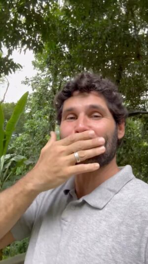 Dudu Azevedo Instagram - A amizade é um dom e as relações se constroem no tempo, nas atitudes, nas palavras, nos sentimentos quê destinamos e recebemos das pessoas que elegemos importantes, que conquistam esse lugar, que nos cativam, chegam e permanecem.
Isso eu falo aos meus amigos, irmãos e irmãs, o que fizermos hoje vale o dia de amanhã!