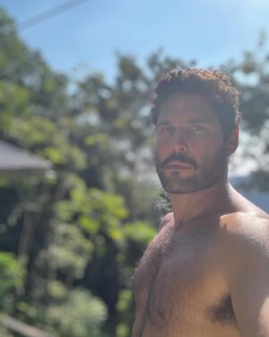 Dudu Azevedo Instagram - Melhor época do ano, outono! 
Dias lindos, temperatura amena, menos agito, porém muitas possibilidades.
Ainda assim essa minha dificuldade de sair de casa… quem mais?? Alguém aí também é assim?
