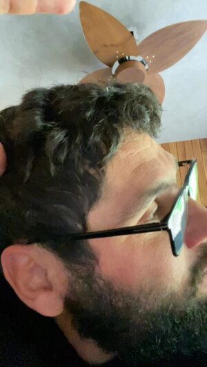 Dudu Azevedo Instagram - Ta na boca de muitas pessoas, mas em nem tantos os corações.
Muitas coisas feitas, tantas coisas ditas… mas grande parte delas, vazias. 
Nem sempre eu sei exatamente o que me move,  mas o amor não falha.

(1 Coríntios 13)