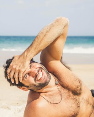 Dudu Azevedo Instagram - Tirar um pouco do tempo pra fazer coisas que fazem bem pra cabeça, pro corpo e pra alma.
Todo mundo tá na correria, mas é fundamental esse autocuidado.
Tem que ir a luta, tem que trabalhar, pagar as contas, cumprir com as responsabilidades, mas tem que saber também o que descomprime, o que traz satisfação, alegrias simples, pequenos, médios e grandes prazeres.
Produz, se diverte e descansa. Não precisa ser todo dia, não tem regra, mas pode ser meta.
A felicidade é uma ferramenta poderosa! 

Fotos do Teo
@teocurysimoes