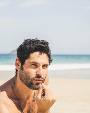 Dudu Azevedo Instagram - Tirar um pouco do tempo pra fazer coisas que fazem bem pra cabeça, pro corpo e pra alma.
Todo mundo tá na correria, mas é fundamental esse autocuidado.
Tem que ir a luta, tem que trabalhar, pagar as contas, cumprir com as responsabilidades, mas tem que saber também o que descomprime, o que traz satisfação, alegrias simples, pequenos, médios e grandes prazeres.
Produz, se diverte e descansa. Não precisa ser todo dia, não tem regra, mas pode ser meta.
A felicidade é uma ferramenta poderosa! 

Fotos do Teo
@teocurysimoes