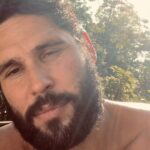 Dudu Azevedo Instagram - São Francisco de Assis deixou essa mensagem pra mim ontem. É bom ler e encontrar esses presentes que podem falar muito a respeito de quem nós somos e o que vivemos nessa hora. A Luz está ali, basta abrir os olhos.