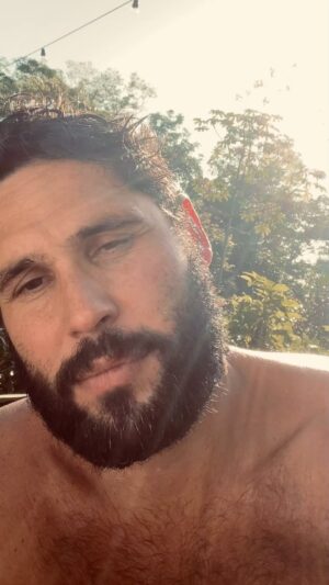 Dudu Azevedo Instagram - São Francisco de Assis deixou essa mensagem pra mim ontem.
É bom ler e encontrar esses presentes que podem falar muito a respeito de quem nós somos e o que vivemos nessa hora.
A Luz está ali, basta abrir os olhos.