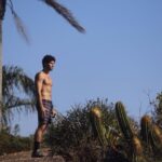 Dudu Azevedo Instagram - As vezes é isolado que a gente encontra as melhores conexões. Na medida certa a solitude será bem vinda. Muito barulho em volta, muita opinião, muita informação pode afastar as respostas. Não é viver imerso em solidão, mas saber a hora de estar só e se sentir bem com isso.