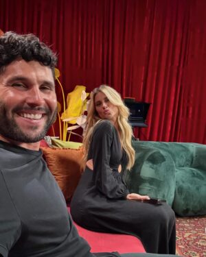 Dudu Azevedo Instagram - Preparem a sala e não percam um minuto desse papo maravilhoso e engraçadíssimo com @gioewbank , @brunogagliasso  e @loracarola , temperada com pitadas danadas de amado @leo_fuchs !

Amanhã tem #surubaum !!