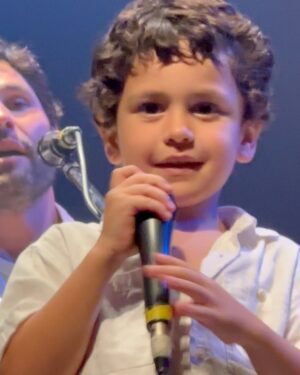 Dudu Azevedo Instagram - Memórias recentes de um dia muito especial, cercado das pessoas certas e iluminado pelo divino.
🙌🏽❤️
Inesquecível!