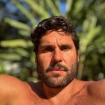 Dudu Azevedo Instagram - Na imensidão que é estar vivo, o primeiro passo antes de qualquer coisa, de querer, de desejar, de pretender, de idealizar… É agradecer. Vivemos em um país com muitos países dentro, muitas realidades, muitas diferenças. Muitos sofrimentos e muitos privilégios também. A empatia é todo dia. A solidariedade, a fraternidade, a civilidade são ativos fundamentais pra uma comunidade saudável. Do calmo e festivo Rio de Janeiro quero desejar aos meus irmãos gaúchos dias melhores, paz, acolhimento e tudo de melhor que possa ser feito pelo povo que está sofrendo com a tragédia que se abate sobre o estado. De Norte a Sul, que possamos ser irmãos brasileiros diante de todos os percalços e das alegrias também. Vosso choro é meu e em breve espero sorrir com vocês novamente. Toda a minha solidariedade ao povo do Rio Grande do Sul. Deixei nos meus stories um Código QR para as doações.
