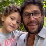 Dudu Azevedo Instagram - Vale muito o entendimento sobre o desejo de ser e a percepção sobre estar. O tempo inteiro relacionamos o momento real com o momento ideal. Idealizar pode ser sobre planos, sobre sonhos, mas precisa ser também sobre realizações. As ideias precisam sair do seu campo teórico, hipotético, e se tornar práticas, reais. Mesmo que não aconteçam exatamente como planejadas. Portanto, sobre as ideias, os sonhos e o tempo; como viver tudo isso e seus processos é que faz a diferença. Se ainda for só o primeiro passo ou a realização final, o segredo é a forma como a gente vive cada momento. Boa semana!