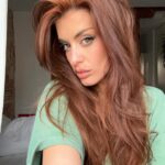 Dulceida Instagram - holi, como estos días no estoy teniendo mucho tiempo, os dejo unas selfies chuleando de pelo 🔥 cuando me he quitado el recogido después de grabar, el ataque de besos a Alba, una foto que he encontrado en el ordenador de 2016 😱 y algunas que tenía en el carrete de esta semana loca ✨