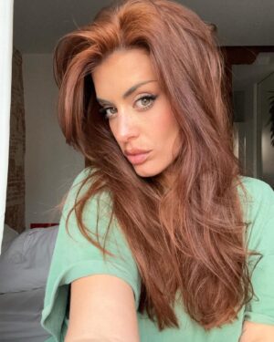 Dulceida Instagram - holi, como estos días no estoy teniendo mucho tiempo, os dejo unas selfies chuleando de pelo 🔥 cuando me he quitado el recogido después de grabar, el ataque de besos a Alba, una foto que he encontrado en el ordenador de 2016 😱 y algunas que tenía en el carrete de esta semana loca ✨