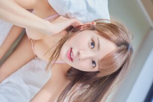 林莎 Instagram - 今天晚上12點 ❤️‍🔥 
3分鐘熱度° 開始預購 

37度的沖繩，
40套風格造型，
176頁數寫真，
還有不只3分鐘的熱度。

期待這本書上市好久了，
我真的很喜歡～～
也知道你們一定會好好收藏。
在3分鐘內完成預購的人⋯是真愛吧 (〃ω〃)♡

3分鐘熱度-林莎 OKINAWA 沖繩写真
預購日：02月05日

特裝版內容：
■3分鐘熱度-林莎 OKINAWA 沖繩写真-1本(達176頁)
■林莎寫真防潑水無摺海報一套四張全收錄(40公分*62公分)
(獨家採用高級合成紙全彩印刷，張貼浴室都不怕)
■明信片一套四張全收錄
■精美外包裝盒包裝

https://www.spp.com.tw/product?saleid=2401240001
（個人主頁有連結）

寫真書寄送地包含以下：
台灣、離島、香港、澳門、中國大陸、日本、韓國、馬來西亞、新加坡、美國、泰國、越南、英國、印尼、菲律賓、澳大利亞、加拿大

國內訂單3/8(五) 起陸續出貨
海外訂單預計3/18(一) 起陸續出貨
✔️目前沒有電子書喔！！僅特裝版實體書。