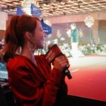 林莎 Instagram - ： 「我們今年不要含蓄了！！來個吉利數字 1 6 8 」 太瘋狂了⋯ 第一次主持尾牙聽到董事長加碼一包168萬！！ 還有好多20.30萬幾十包的抽抽抽～ 慧榮同仁們太幸福了啦💕💕 謝謝慧榮讓我大開眼界🤩！ 謝謝Alex哥的帶領照顧，實現一整晚超high的尾牙 🍾 還有送寫真書的QA環節，太謝謝Alex哥了🫶🏻🫶🏻 開心喜氣的一個晚上，再次恭喜168萬幸運同仁得主！！ 希望明年我可以再跟大家見面，送上新的寫真書喔😆❤️