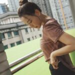 林莎 Instagram - 最近這兩個月密集的錄外景，飯店變成我的家了 (*ﾟ∀ﾟ*) ：有小陽台可以呼吸新鮮空氣伸伸懶腰 ☁️ ：住到好棒的飯店真的會有突然不想回家的念頭 ：快半夜1點還在外景車上隔天還要5點起床啊啊啊 ：最後一張是難得回家，打開新換上的冷氣⋯ 太太太不想離開家裡了 ～～～