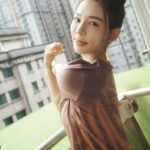 林莎 Instagram - 最近這兩個月密集的錄外景，飯店變成我的家了 (*ﾟ∀ﾟ*) ：有小陽台可以呼吸新鮮空氣伸伸懶腰 ☁️ ：住到好棒的飯店真的會有突然不想回家的念頭 ：快半夜1點還在外景車上隔天還要5點起床啊啊啊 ：最後一張是難得回家，打開新換上的冷氣⋯ 太太太不想離開家裡了 ～～～
