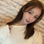 林莎 Instagram - 今天6點起床的我，明天又是早6～～ 🐼 雖然覺得早但是⋯ 人家說很多事情都是比較出來的，誰比我早起😆？ 新的髮色好喜歡，一樣來自設計我髮型多年的Max @valogoodtime @spring.couple