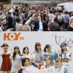 林莎 Instagram – 嚟香港參加全新節目《女神同行》記者會 🤍
真係好開心囉，見到咁多人
呢個節目會帶大家去我細細個長大嘅地方，
你知唔知道係邊到呀(*’▽’*)！？

除咗我，仲有9位女神陪大家周圍玩～
約定你哋，一定要睇呀🫶🏻
3月4日起 _ 逢星期一至五
晚上8:30 _ 77台HOY TV

服裝： @ganni  @thisislightwell
鞋子： @charleskeithofficial @charleskeith_tw
飾品： @venna.co
造型： @eavecning  @ningstyling