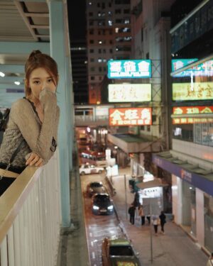 林莎 Instagram - 兩天前。
在香港工作的這兩天，平均一天走了一萬六千步。

下班後的宵夜time與走回飯店的沿路逛街、隨拍 📷
好快樂～走再多路我也願意啊 ！