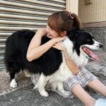 林莎 Instagram - 齁啦寶寶說我是匆匆忙忙的姐姐。 每次都匆匆忙忙的回家，又匆匆忙忙的回台北。 即便如此，每次回高雄妳總是熱情的迎接著。 進家門前總是先大聲喊著給妳取的綽號， 然後就會看到一隻搖著尾巴興奮的齁住妹。 匆匆忙忙的姐姐想謝謝妳的出現⋯ 成為家裡的五妹，帶來好多快樂。 聰明的妳一定知道我們有多愛妳吧！ 姐姐不會忘記妳開心朝我們飛奔過來的模樣。 還有好多可愛、療癒、搞笑的時光。 可以的話，妳也要記得跟我們的約定喔。 謝謝妳這些年的陪伴。HOLA，齁妹妹～愛妳
