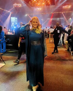 Ebanie Bridges Instagram - What a fight what a night ! We finally have our first undisputed heavyweight champion of the world since the 4 belt era @usykaa and it’s been 24 years since we had an undisputed heavyweight champion! 

🔥🔥🔥

#UsykFury