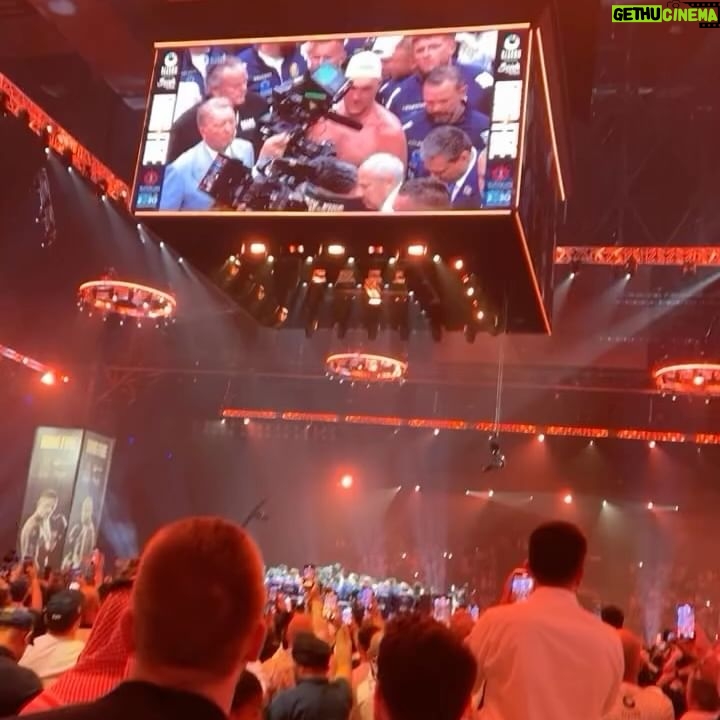 Ebanie Bridges Instagram - What a fight what a night ! We finally have our first undisputed heavyweight champion of the world since the 4 belt era @usykaa and it’s been 24 years since we had an undisputed heavyweight champion! 🔥🔥🔥 #UsykFury