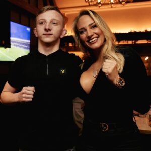 Ebanie Bridges Instagram - ✌🏼FRGD ARMY 🖤🤍🫶🏼😘 @forgedirishstout @theblackforgeinn @thenotoriousmma 

#ForgedIrishStout #BlackForgedInn #EbanieBridges #ConorMcgregor ##FRGDARMY