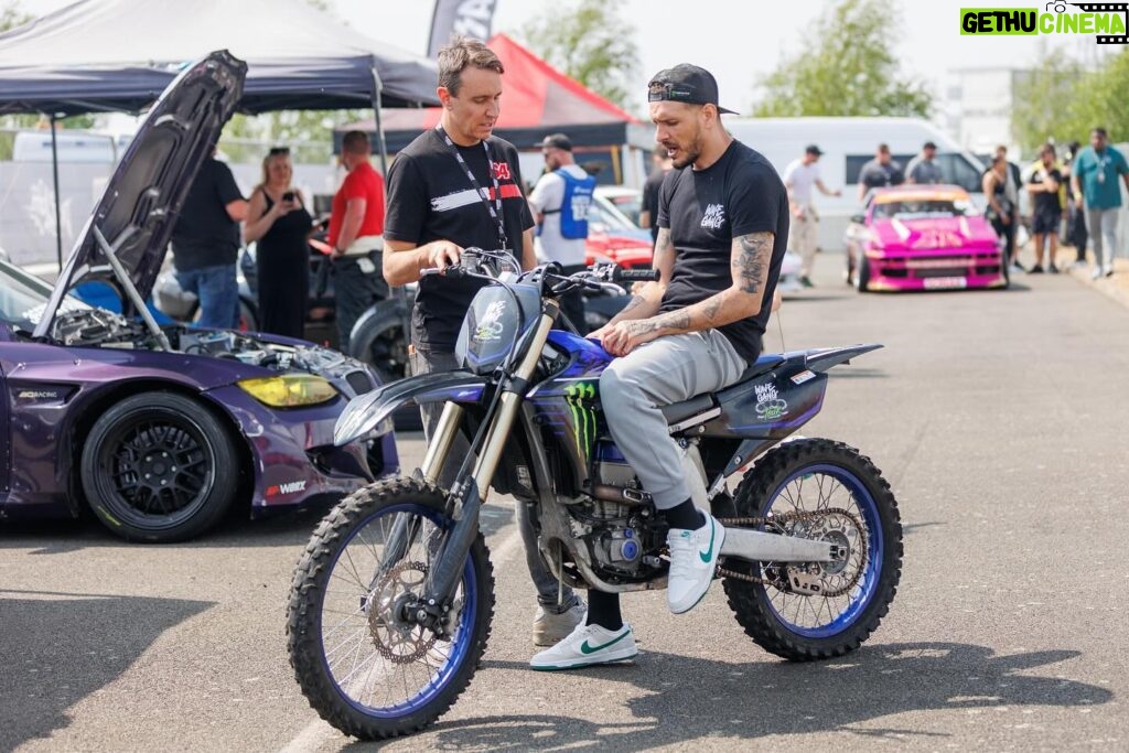 Ebanie Bridges Instagram - @wecrewsade live action put on a SHOW at @gassedontrack! Was such an atmosphere and some crazy people sending it 🏎️ some candids of everyone having a mega time!