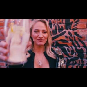 Ebanie Bridges Instagram - @ebanie_bridges aka the blonde bomber visits the world famous @theblackforgeinn to enjoy the cream @forgedirishstout 🖤🤍