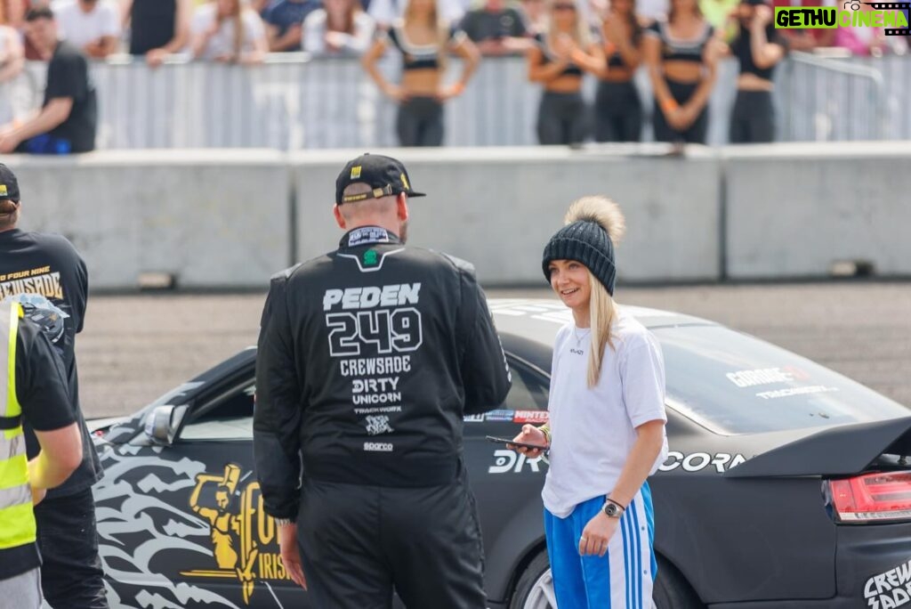 Ebanie Bridges Instagram - @wecrewsade live action put on a SHOW at @gassedontrack! Was such an atmosphere and some crazy people sending it 🏎️ some candids of everyone having a mega time!