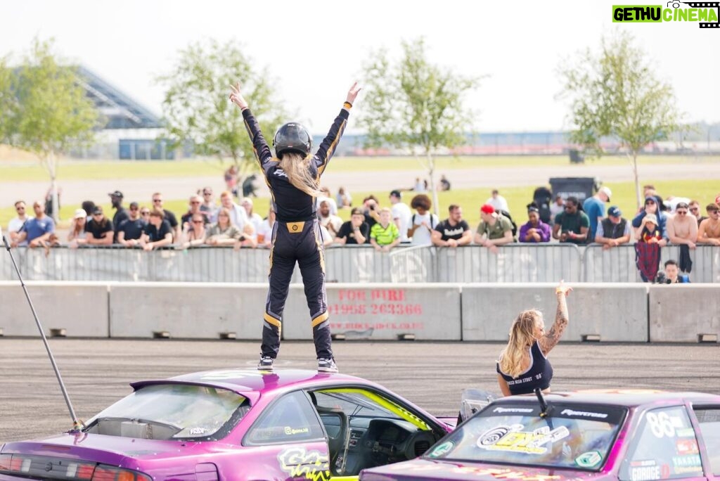 Ebanie Bridges Instagram - @wecrewsade live action put on a SHOW at @gassedontrack! Was such an atmosphere and some crazy people sending it 🏎️ some candids of everyone having a mega time!