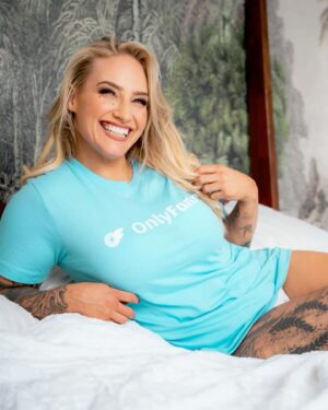 Ebanie Bridges Instagram - Don’t miss out on an exclusive unfiltered experience 😘
Tune in to my live stream on OnlyFans @ 8:30pm UK time. Let’s get to know each other, ask me anything 😏🥊 **LINK IN BIO**

#OnlyFansExclusive #EbanieBridges #BlondeBomber #Live